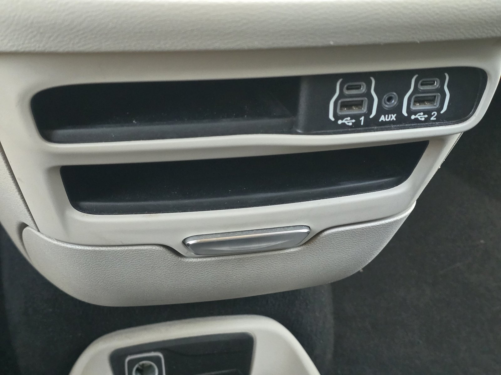 Used 2022 Chrysler Voyager LX FWD image 22