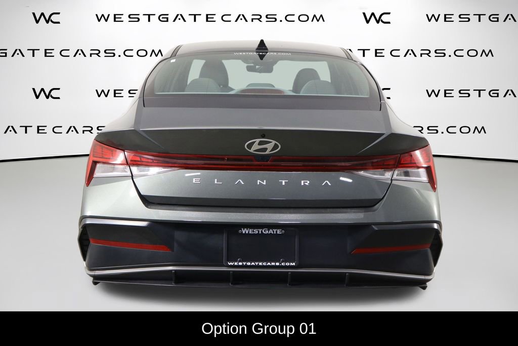 Used 2025 Hyundai Elantra SEL image 4