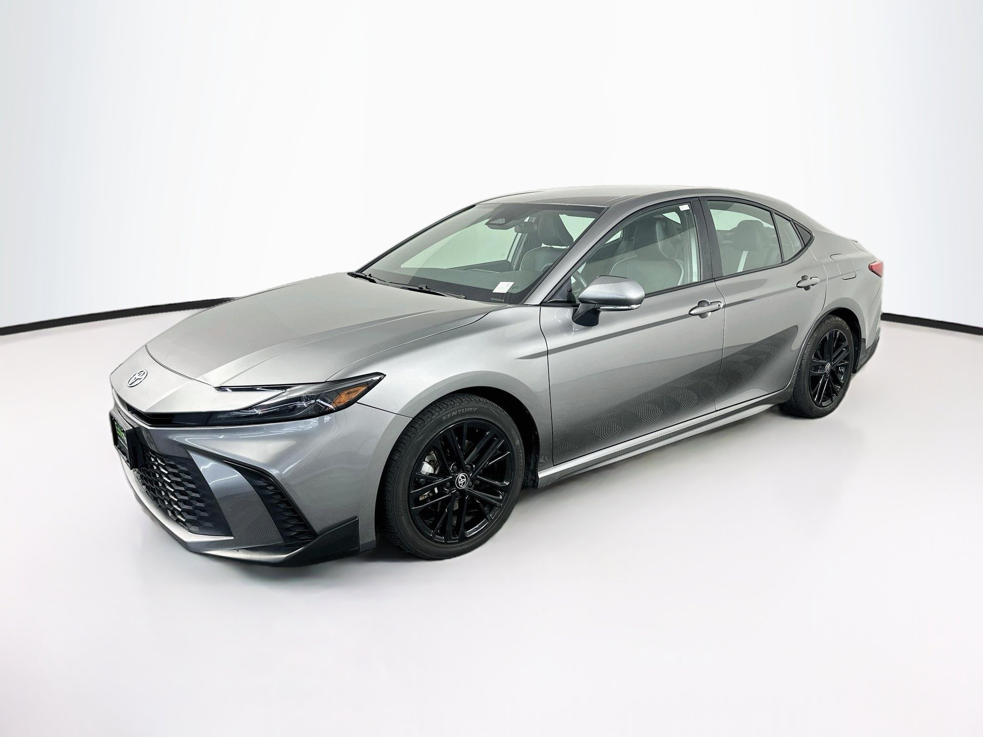Used 2025 Toyota Camry SE FWD image 3