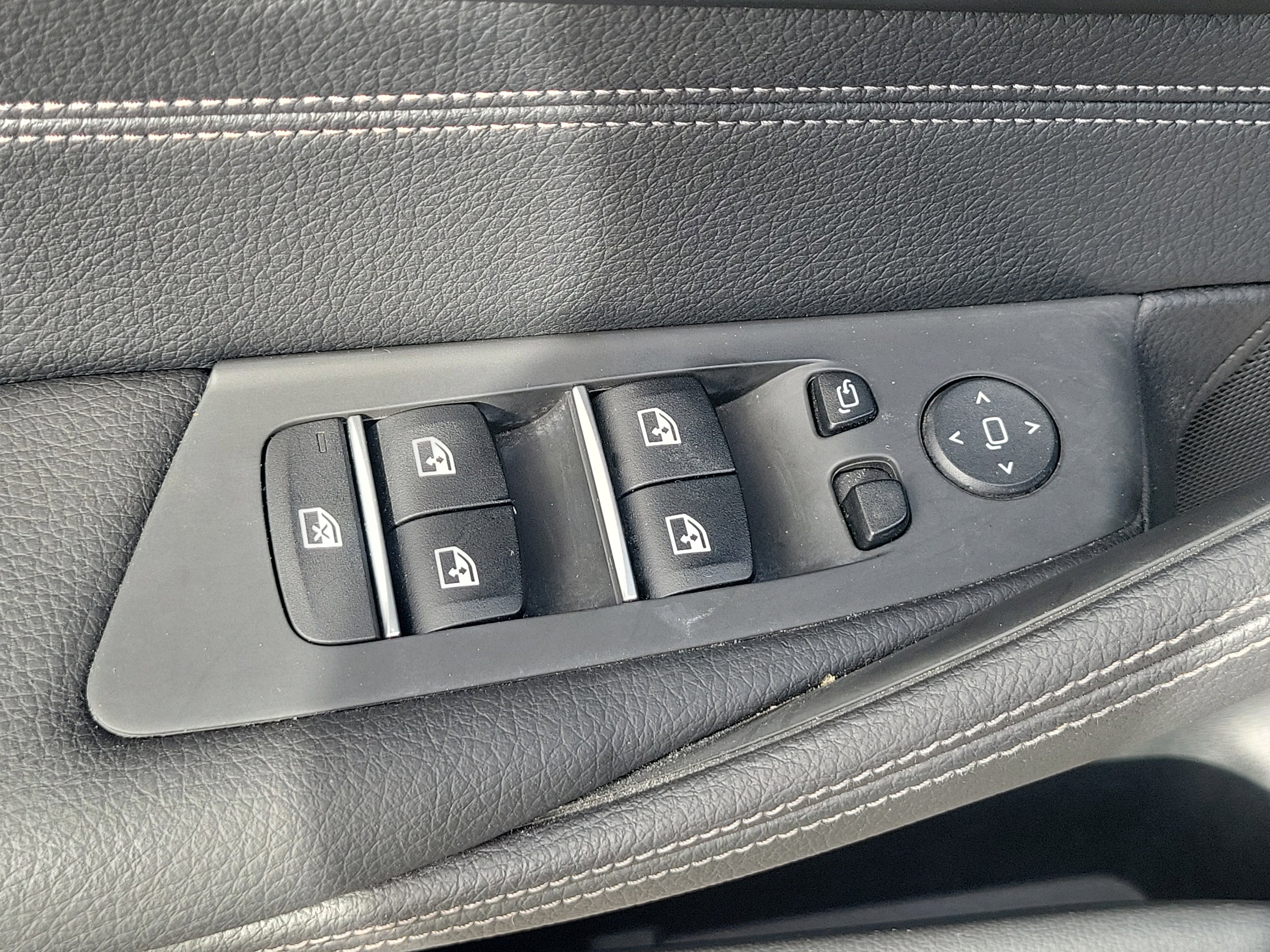 Used 2021 BMW 540i w/ Convenience Package image 18