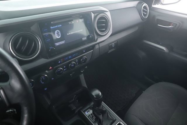 Used 2017 Toyota Tacoma TRD Sport AWD/4WD image 25