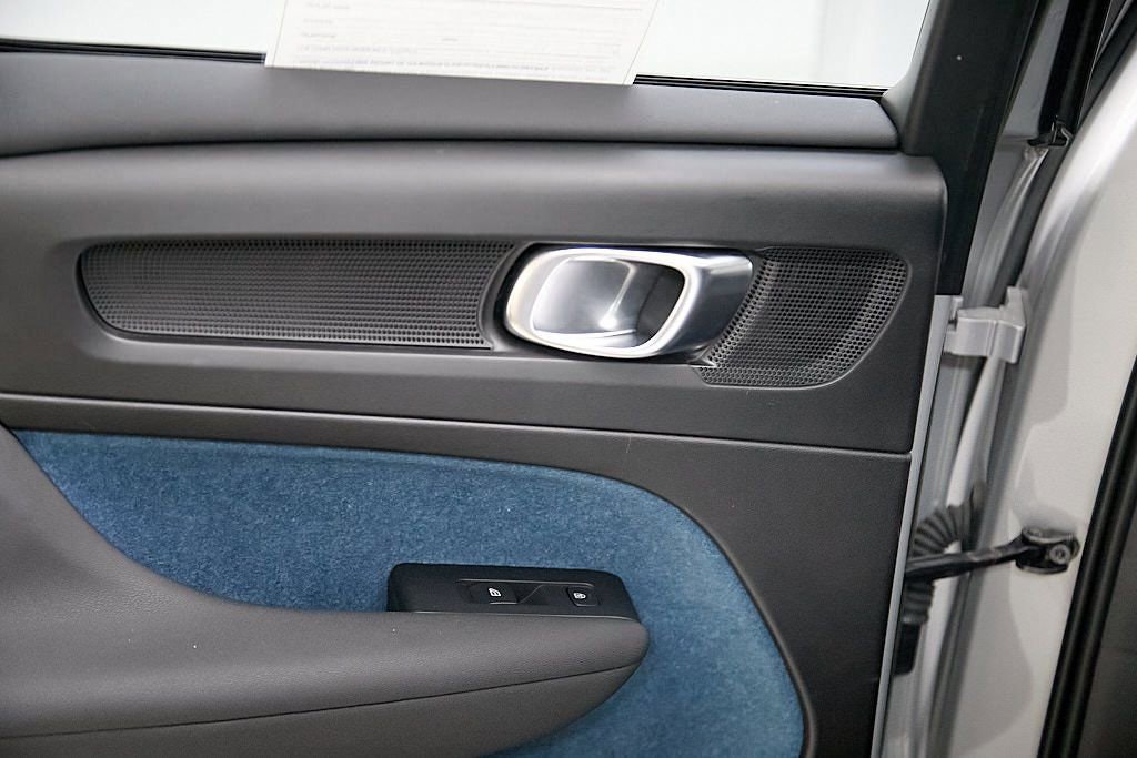 Certified 2023 Volvo XC40 Recharge Ultimate image 22