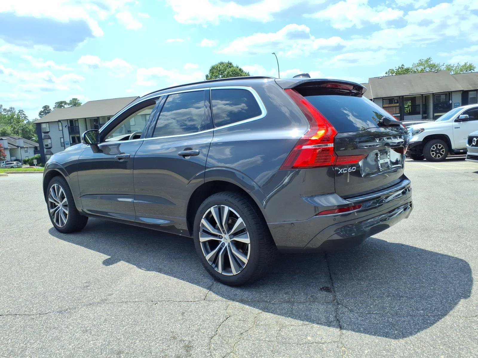 Used 2022 Volvo XC60 B5 Momentum w/ Advanced Package FWD image 24