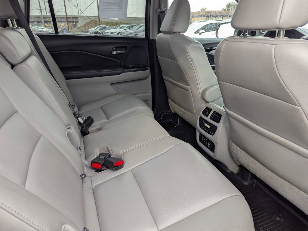 Used 2017 Honda Pilot Touring image 34