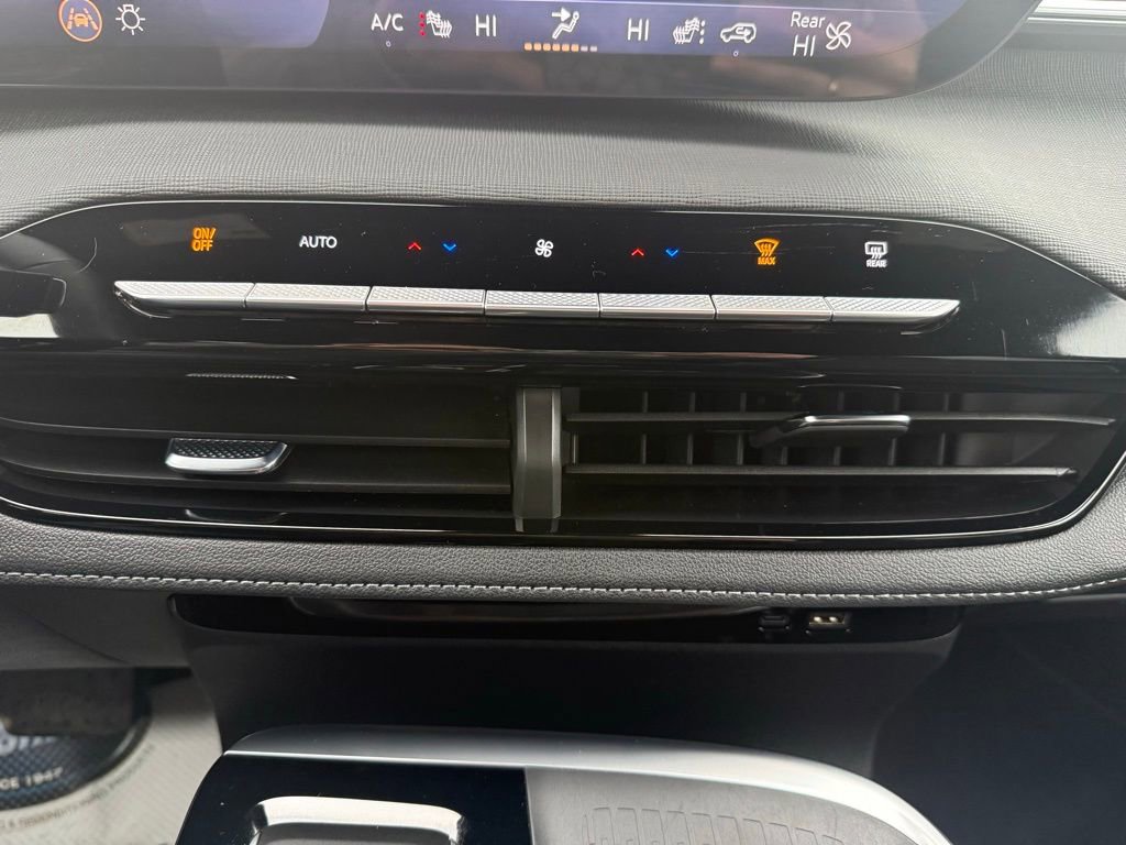 Used 2025 Buick Enclave Preferred image 39