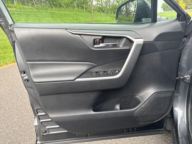 Used 2021 Toyota RAV4 XLE AWD/4WD image 25