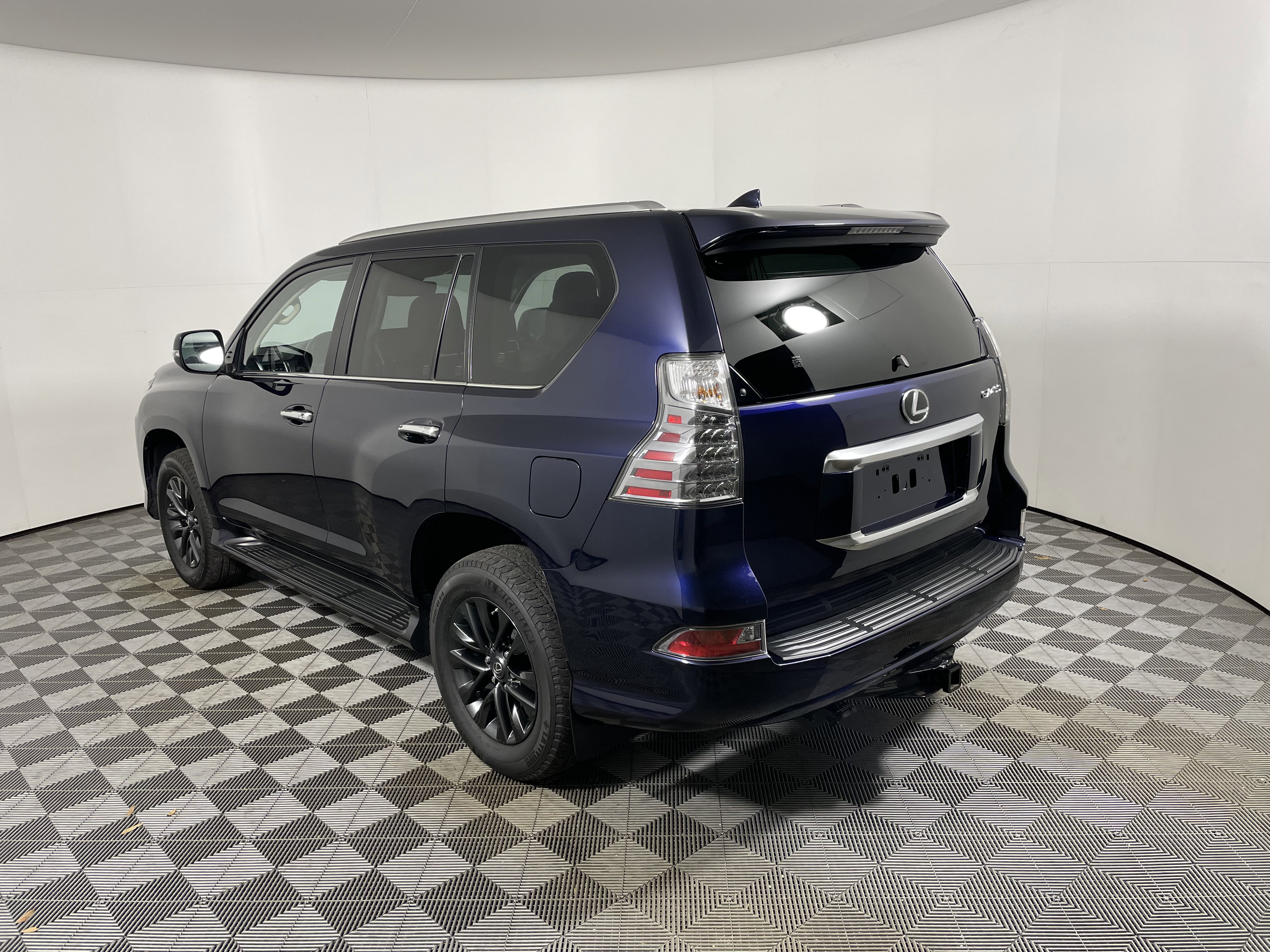 Used 2023 Lexus GX 460 Premium image 3
