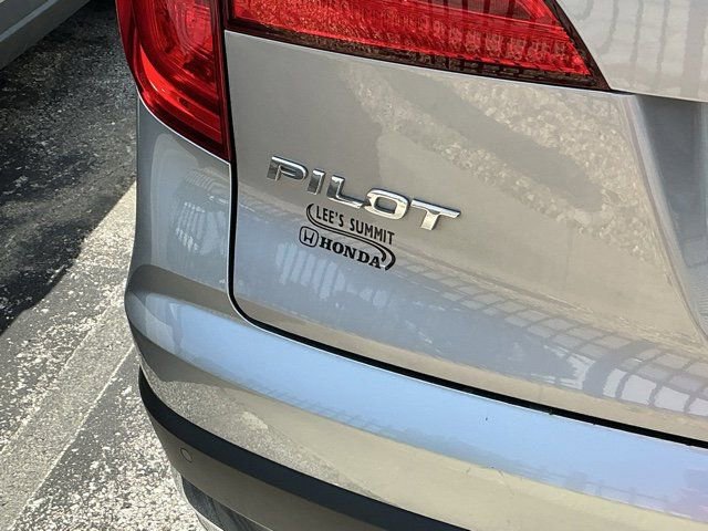 Used 2017 Honda Pilot Touring image 8