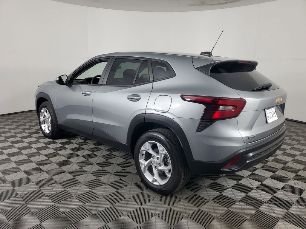 Used 2026 Chevrolet Trax LS w/ LS Convenience Package image 6