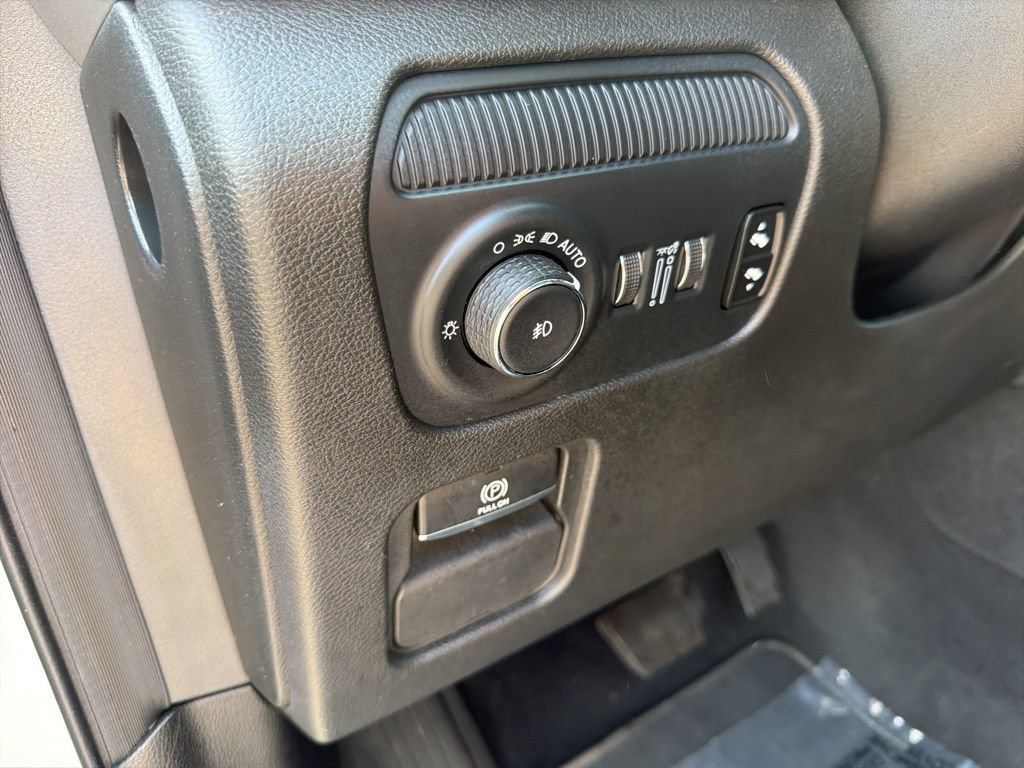 Used 2024 Jeep Wagoneer L Series II w/ Flexible Seating Group AWD/4WD image 15