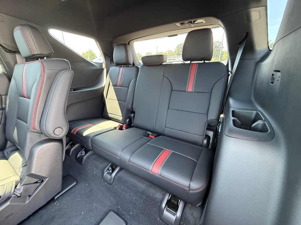 New 2027 Chevrolet Traverse RS FWD image 27