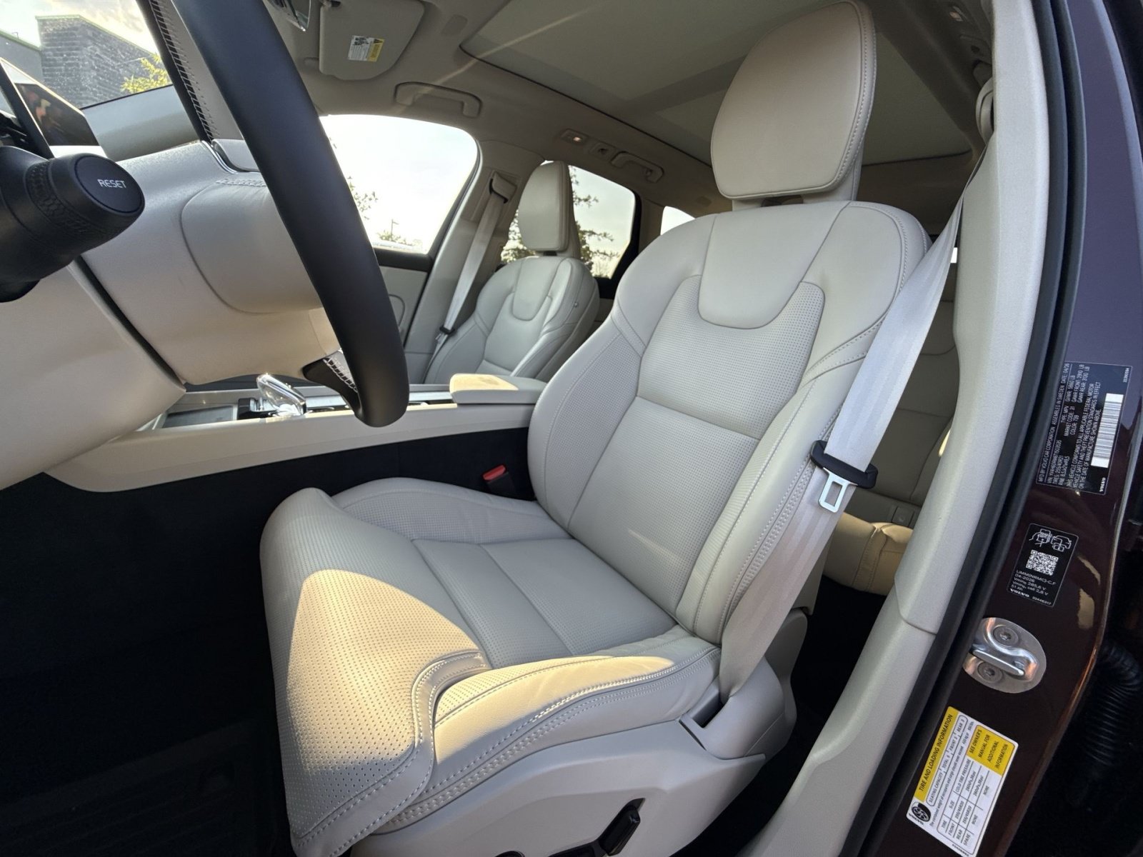New 2026 Volvo XC60 T8 Ultra w/ Protection Package Premier AWD/4WD image 13