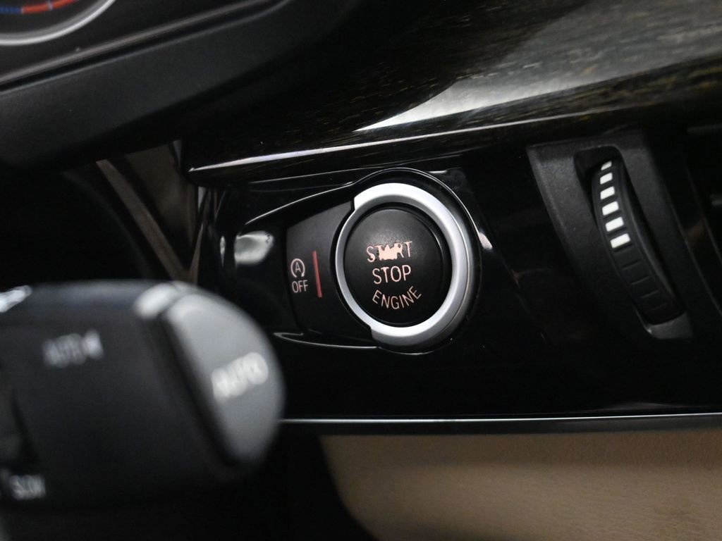 Used 2019 BMW X6 xDrive50i w/ Executive Package image 35