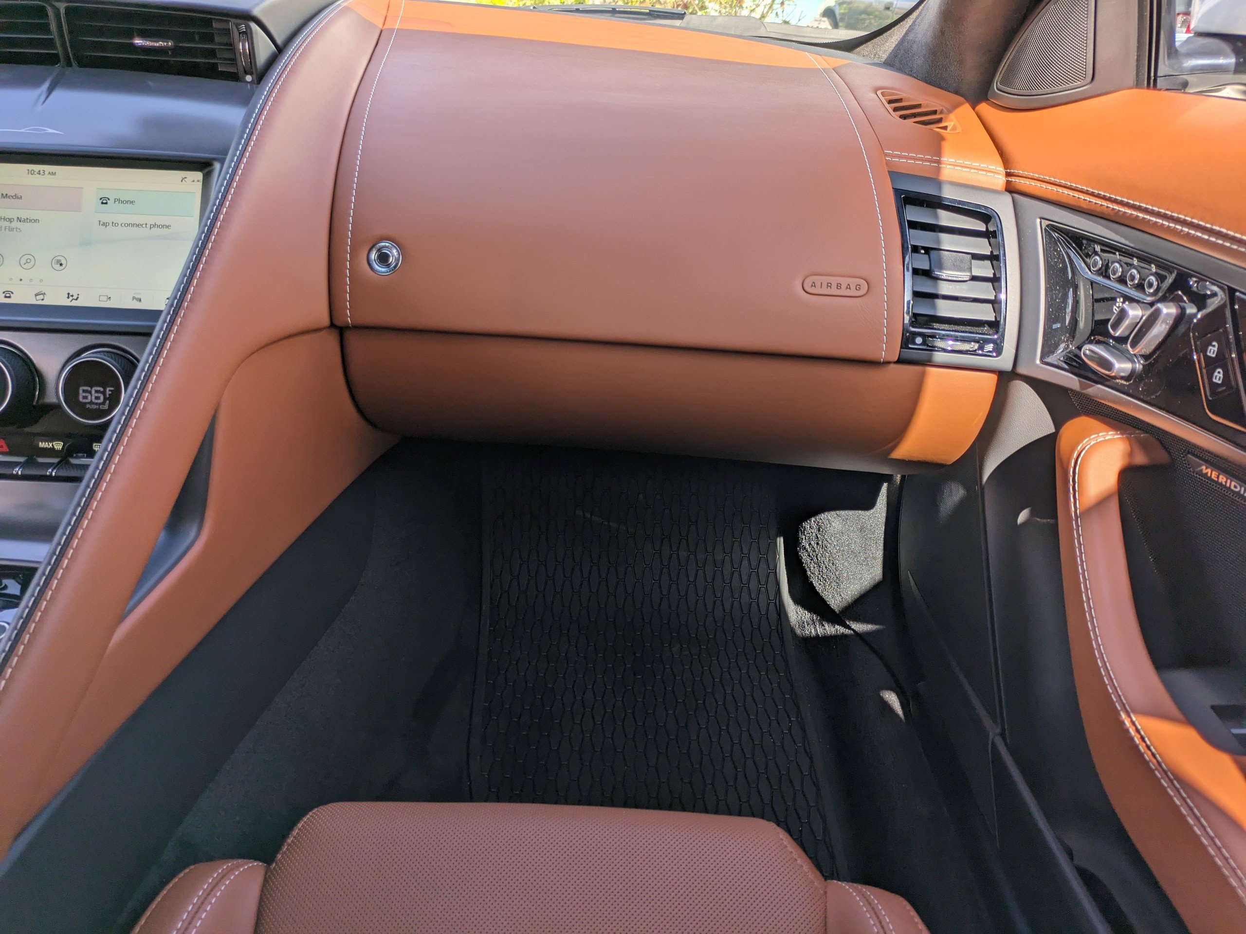 Used 2024 Jaguar F-TYPE Convertible AWD image 15