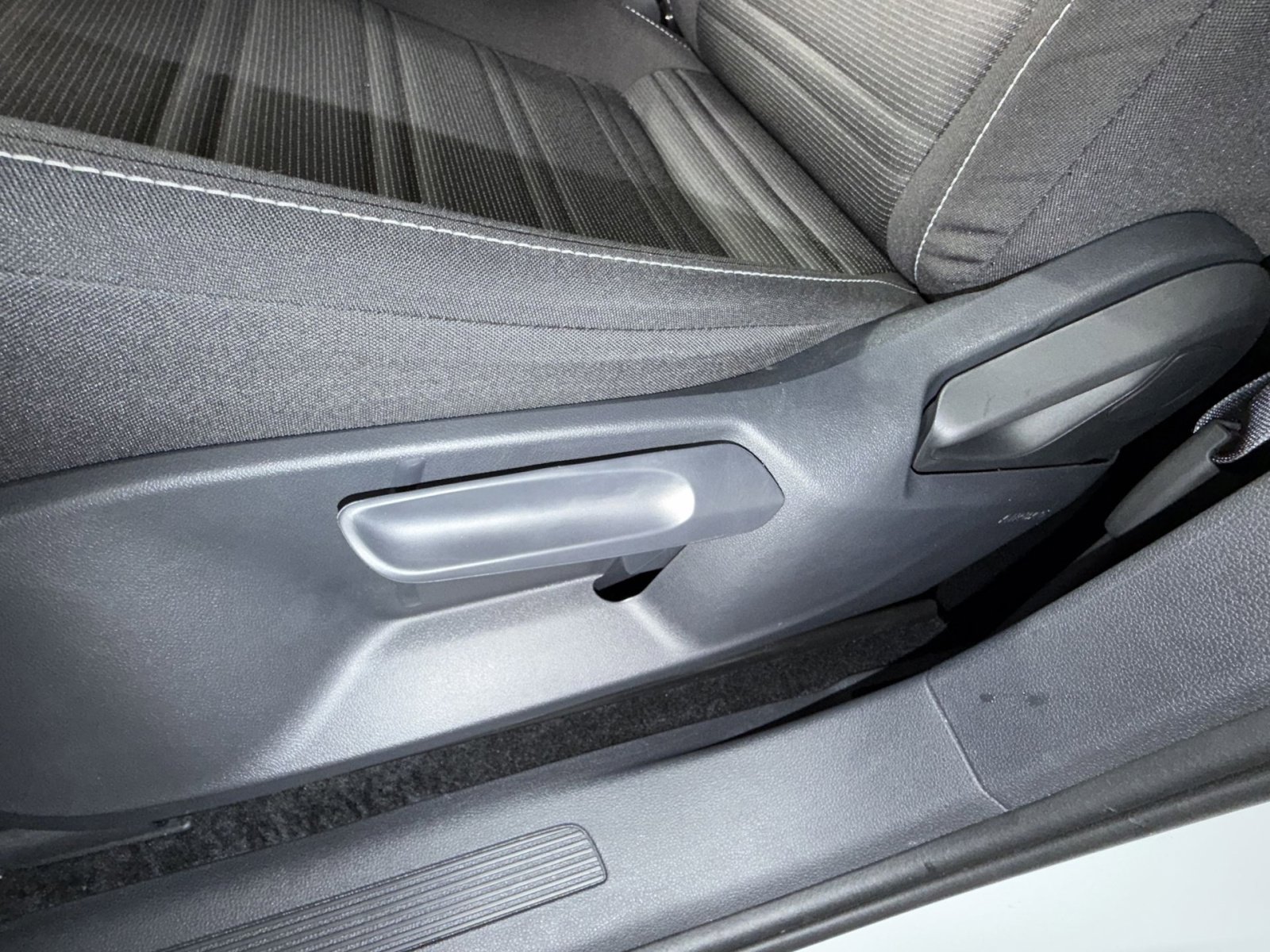 Used 2024 Volkswagen Tiguan S image 14