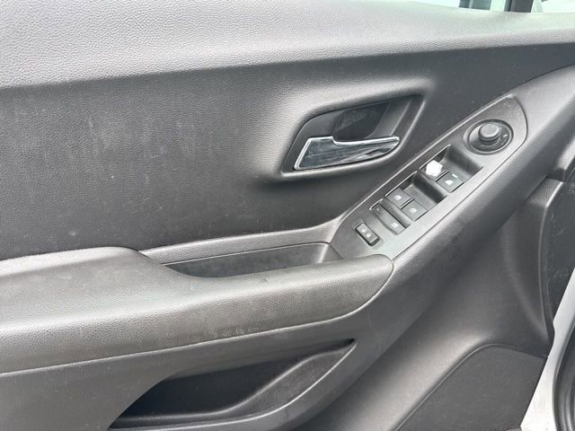 Used 2018 Chevrolet Trax LT w/ LT Convenience Package FWD image 7