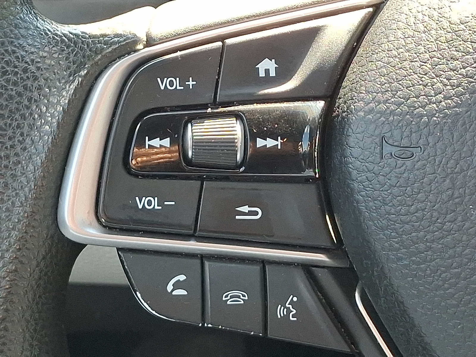 Used 2018 Honda Accord EX image 22