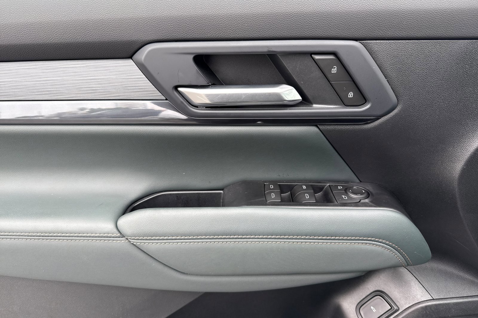 Used 2026 GMC Terrain AT4 w/ Technology Package II image 12