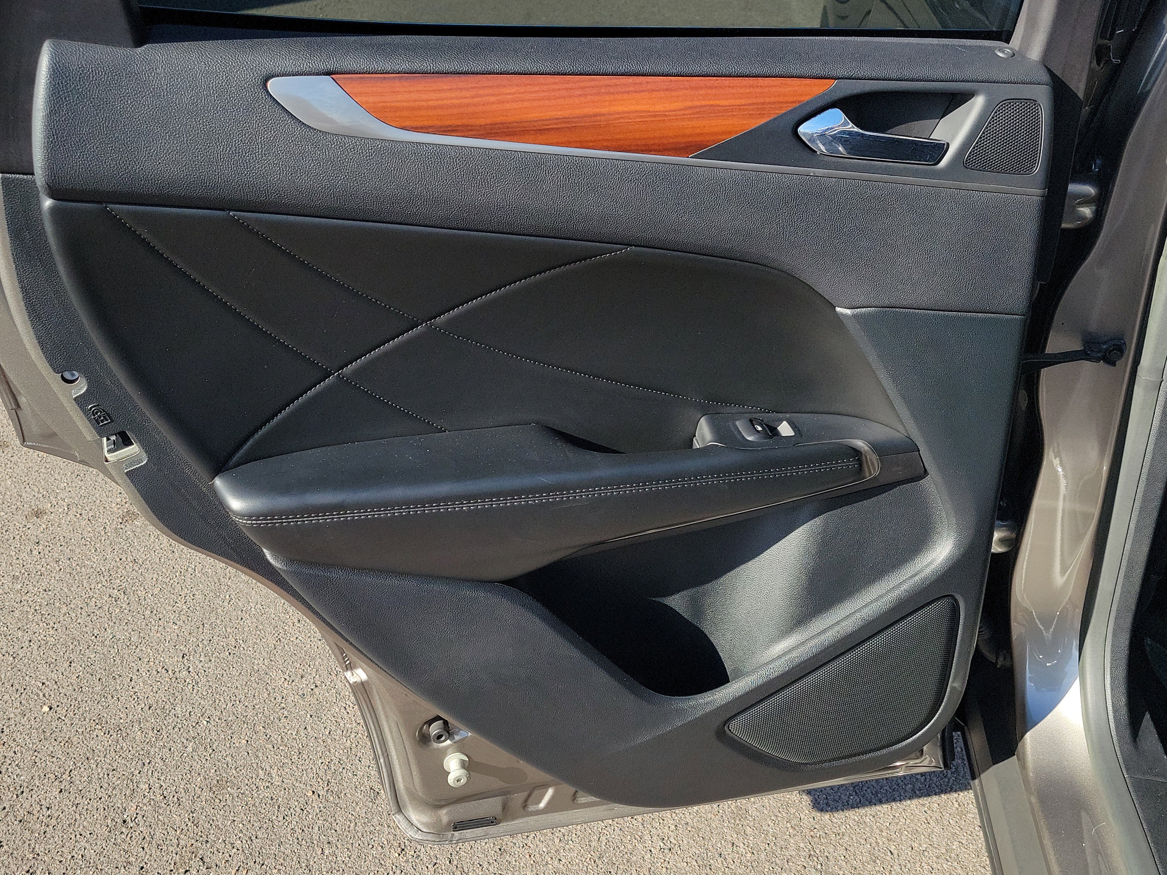 Used 2017 Lincoln MKC Reserve image 11