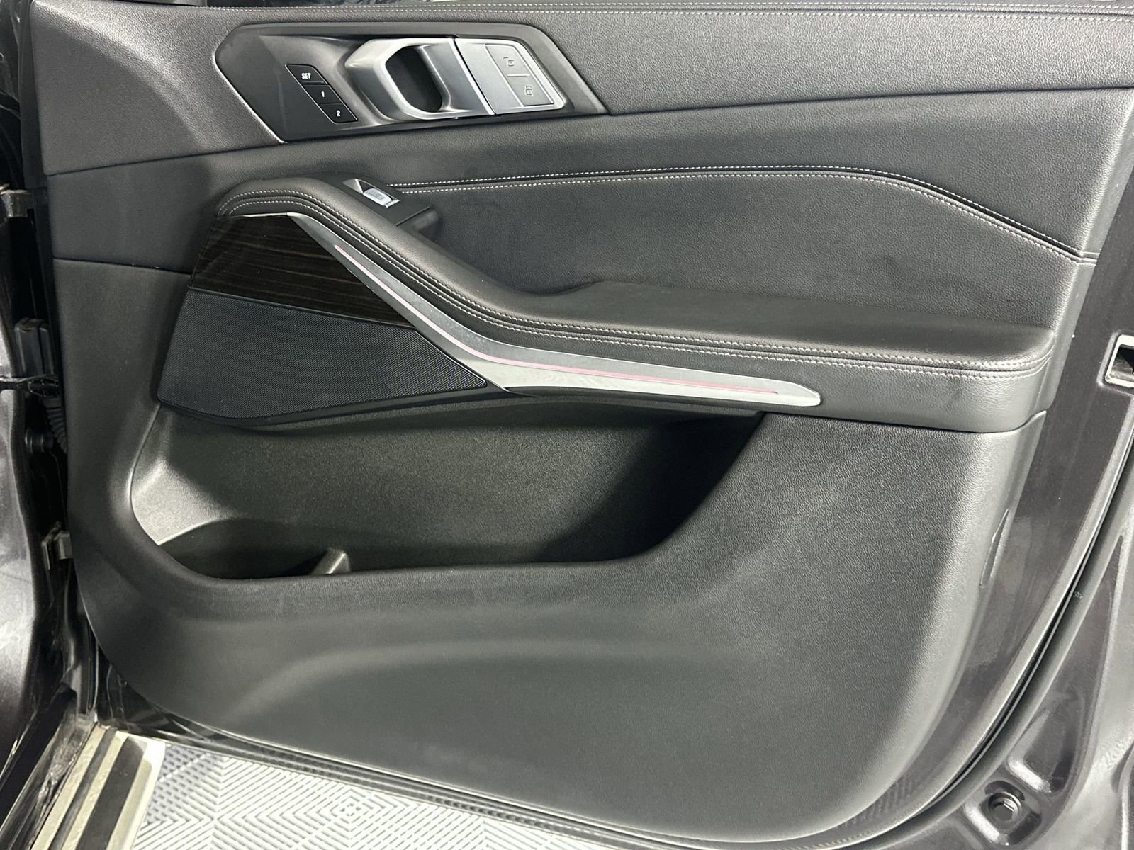 Used 2021 BMW X7 xDrive40i w/ Parking Assistance Package image 31