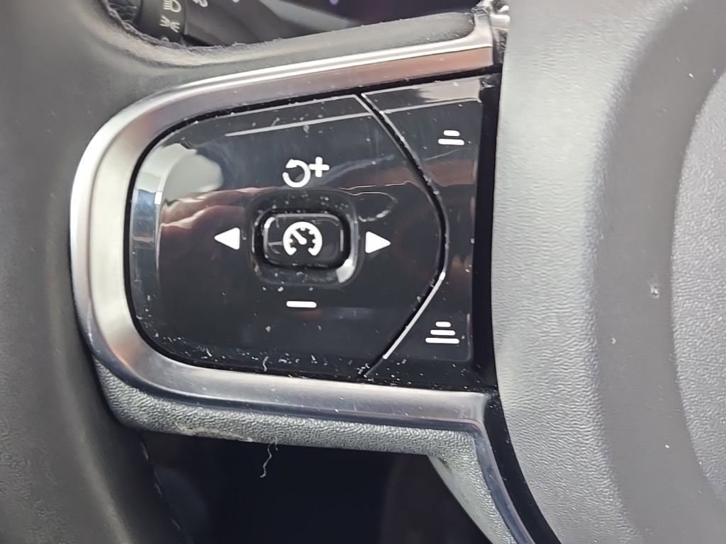 Certified 2023 Volvo XC60 B5 Plus w/ Climate Package image 27