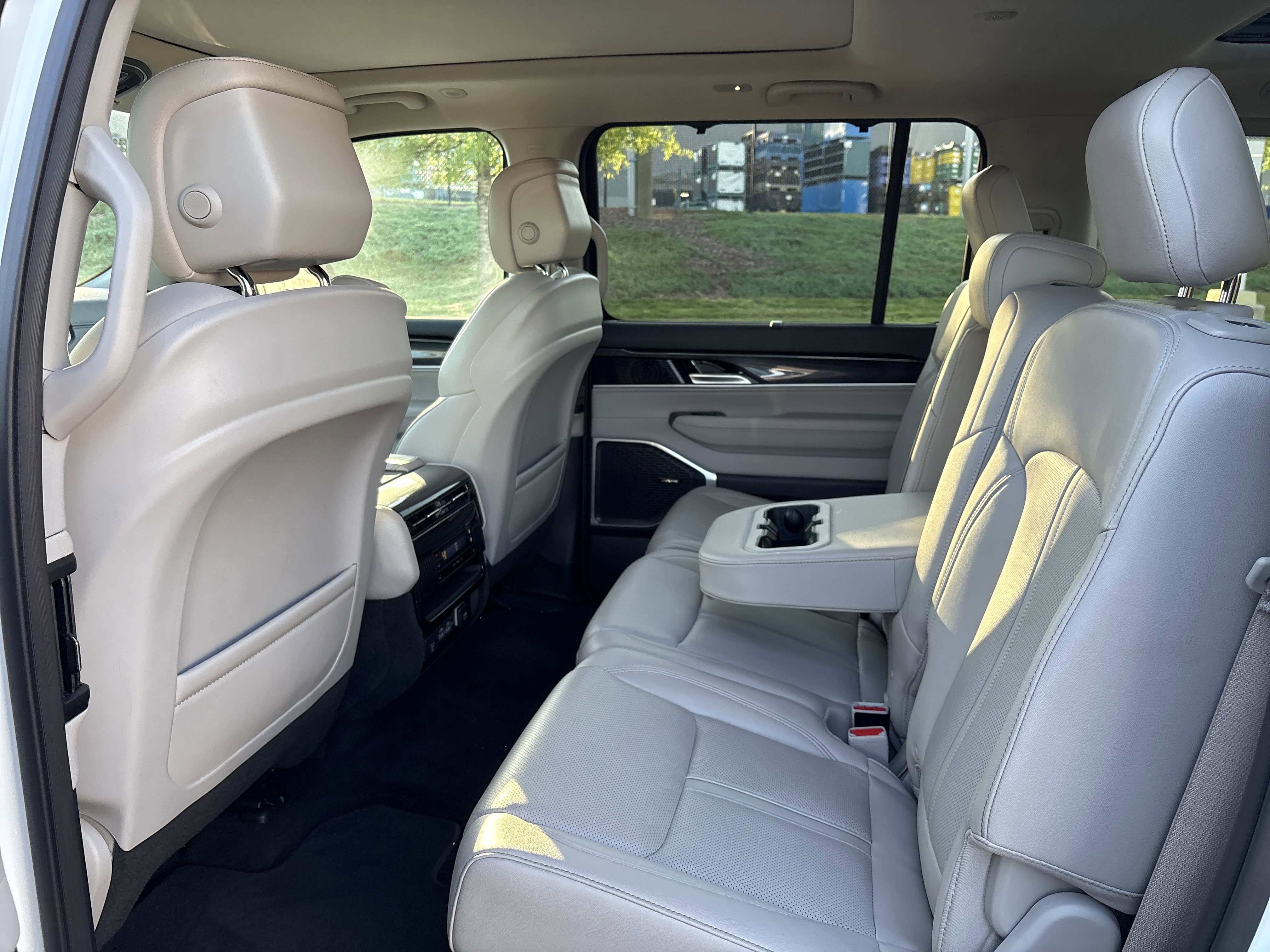 Used 2024 Jeep Wagoneer 2WD w/ Premium Group I image 33