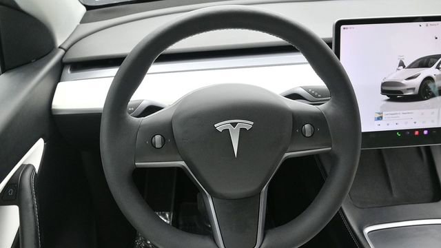 Used 2022 Tesla Model Y Long Range AWD/4WD image 21