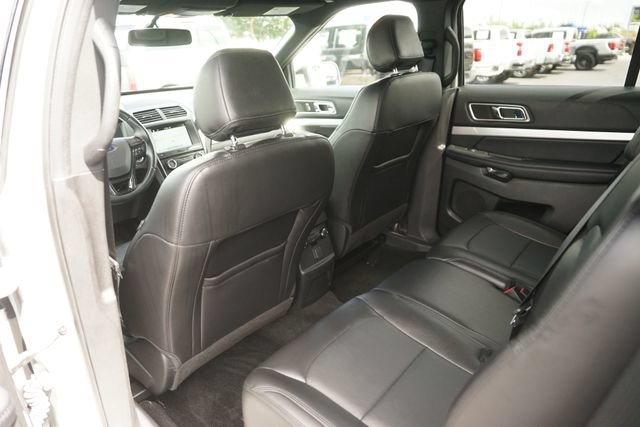 Used 2017 Ford Explorer XLT w/ Equipment Group 202A FWD image 11