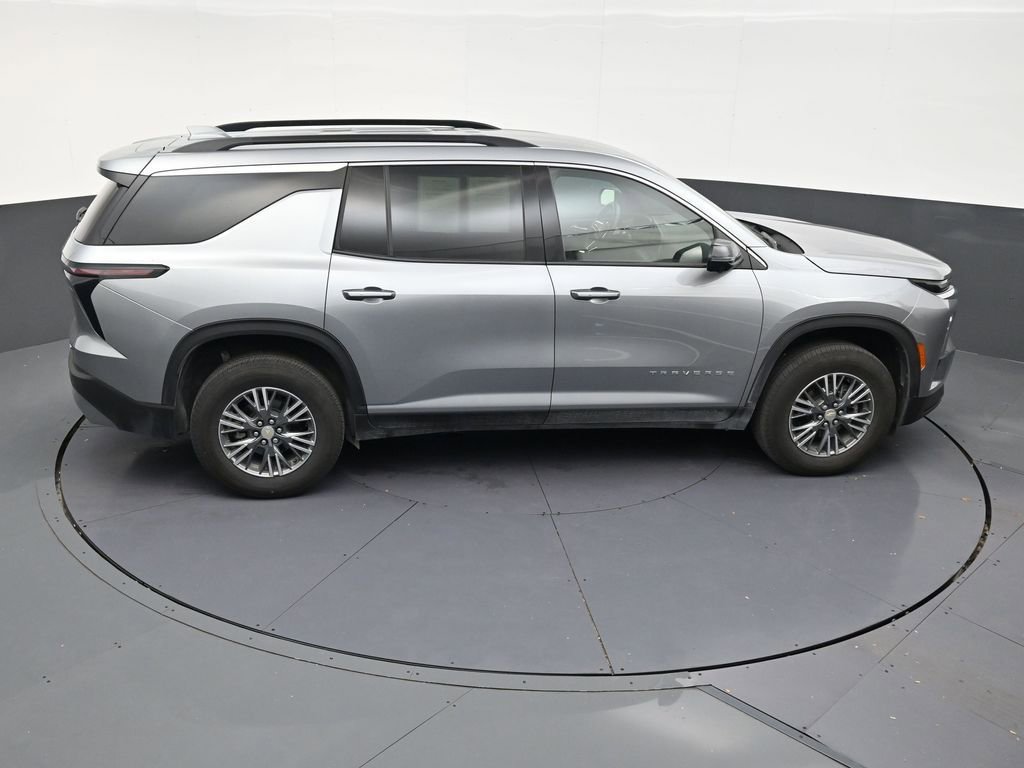 Used 2024 Chevrolet Traverse LT FWD image 17