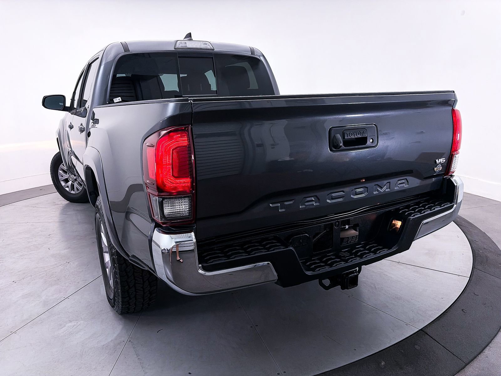 Used 2019 Toyota Tacoma SR5 RWD image 4