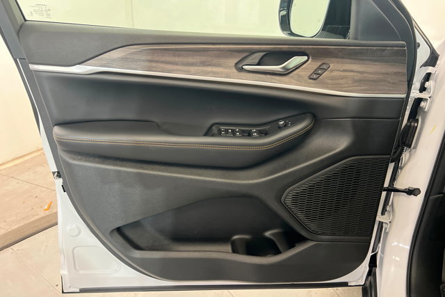 New 2026 Jeep Grand Cherokee Limited AWD/4WD image 14