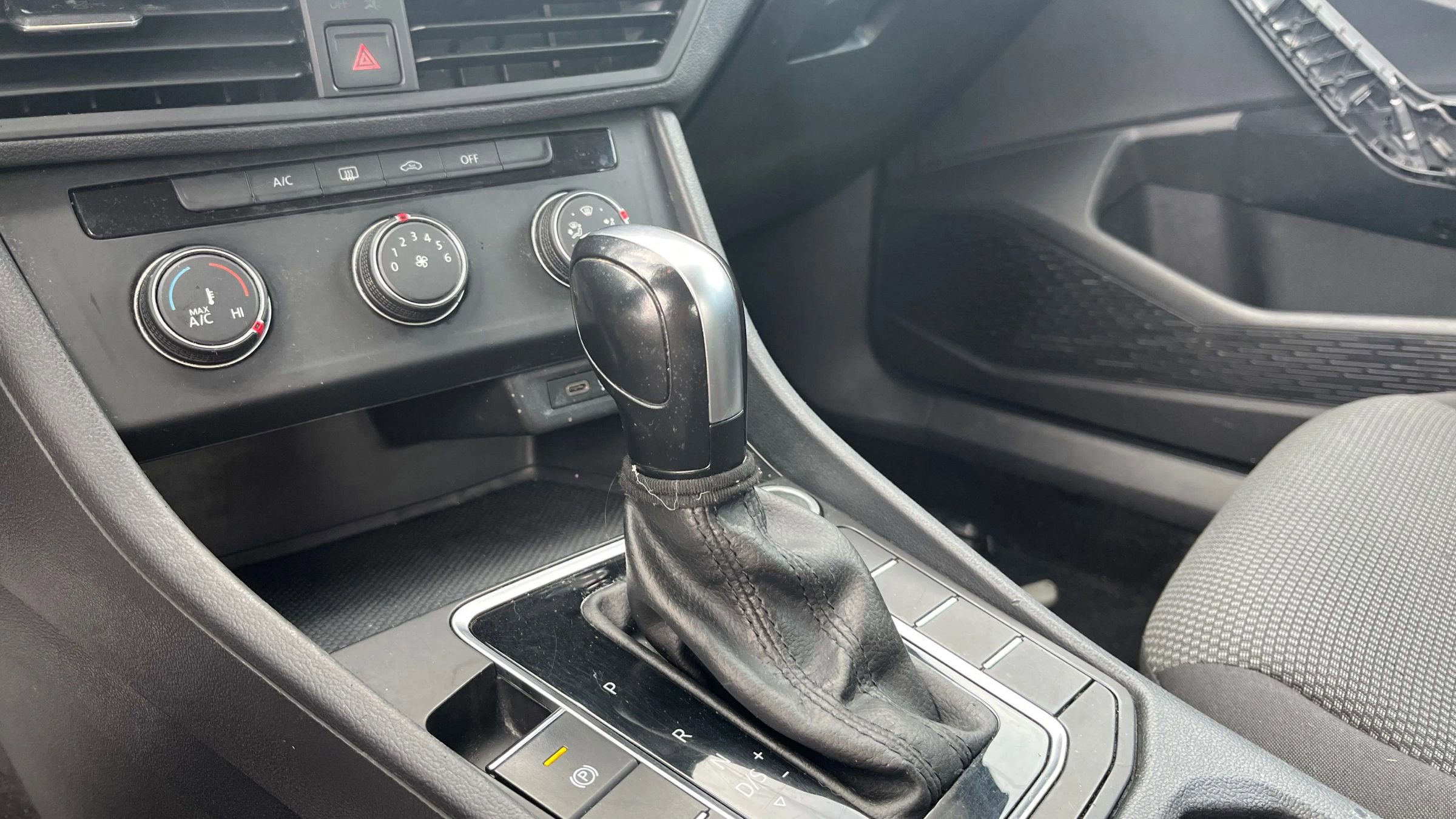 Used 2021 Volkswagen Jetta S w/ Driver Assistance Package image 28