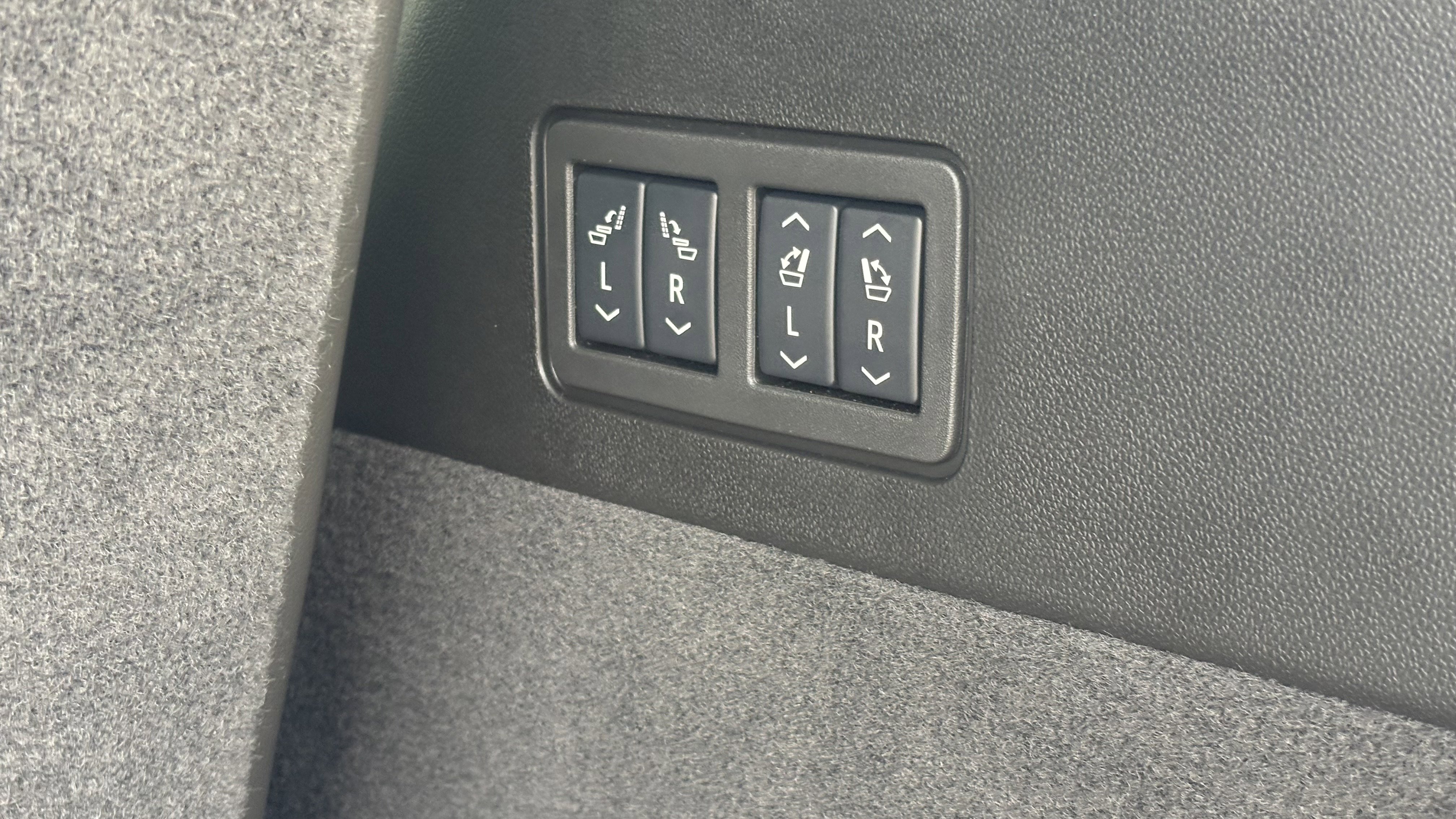 New 2025 Cadillac XT6 Sport w/ Technology Package image 10