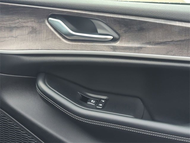 Used 2024 Jeep Grand Cherokee Limited image 28