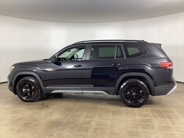 Used 2025 Volkswagen Atlas Peak Edition SE AWD/4WD image 8