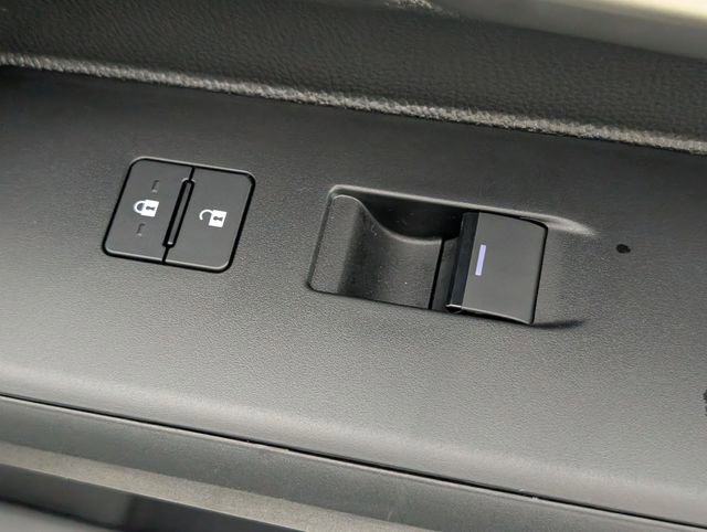 Used 2025 Toyota Tacoma TRD Sport image 34