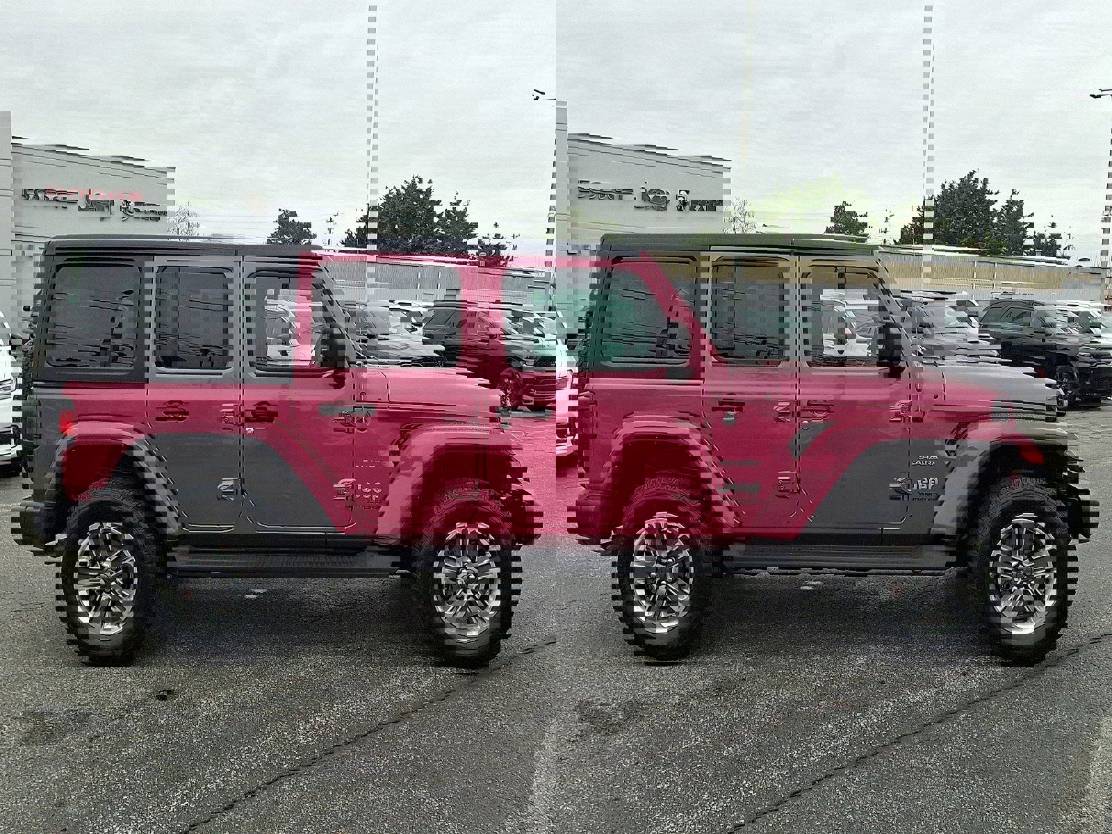 Used 2022 Jeep Wrangler Unlimited Sahara w/ Cold Weather Group image 7