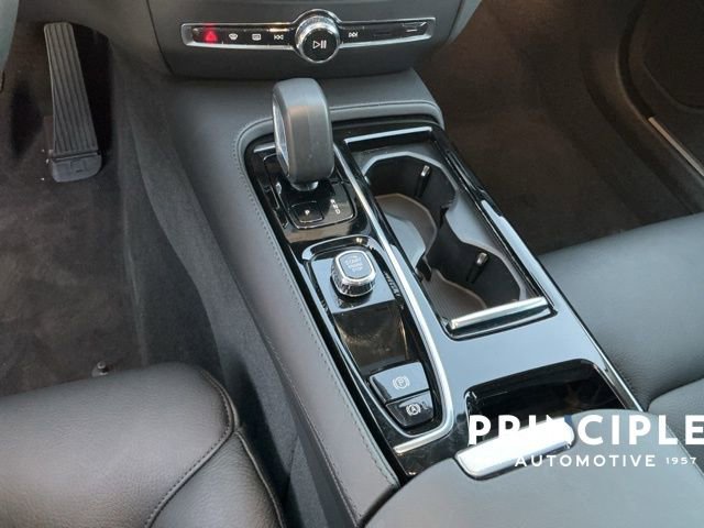 Certified 2025 Volvo S60 T8 Plus AWD/4WD image 17