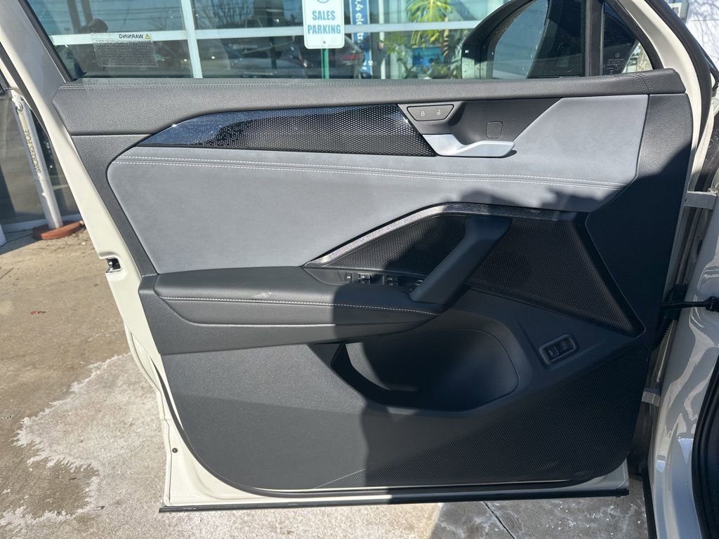 New 2026 Volkswagen Tiguan SE R-Line image 10