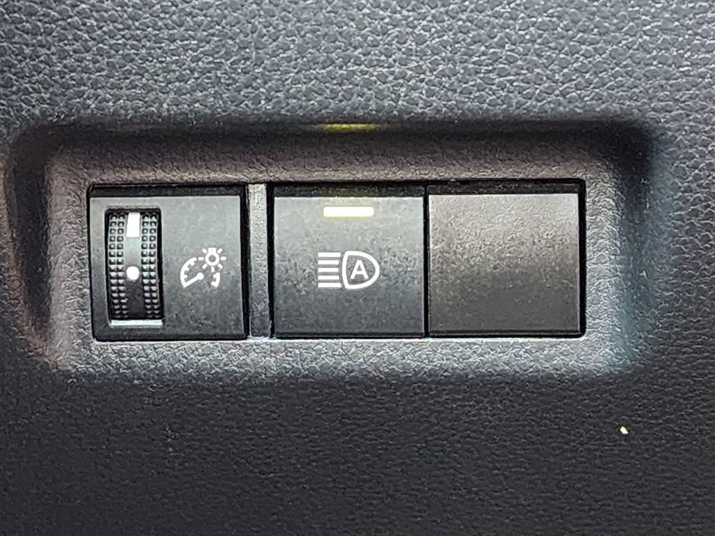 Used 2022 Toyota RAV4 XLE FWD image 32