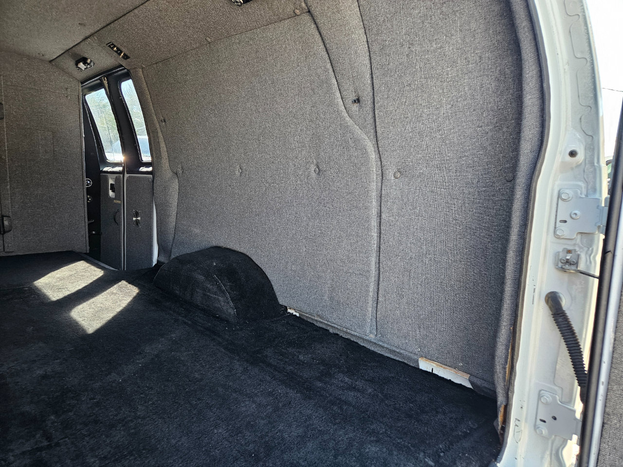 Used 2001 Ford E-350 and Econoline 350 Extended Super Duty image 26