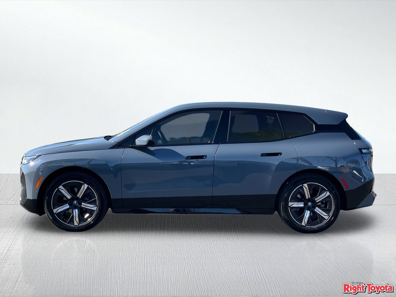 Used 2025 BMW iX xDrive50 w/ Sport Package AWD/4WD image 3