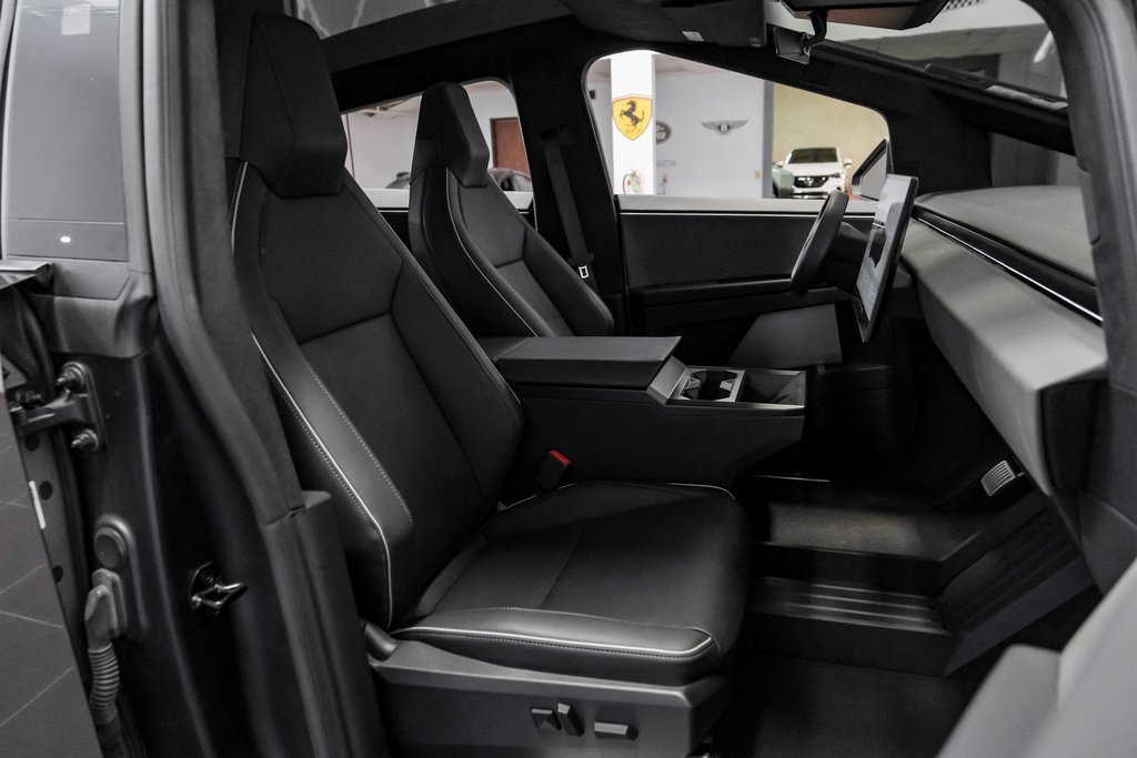 Used 2025 Tesla Cybertruck AWD Crew Cab image 36