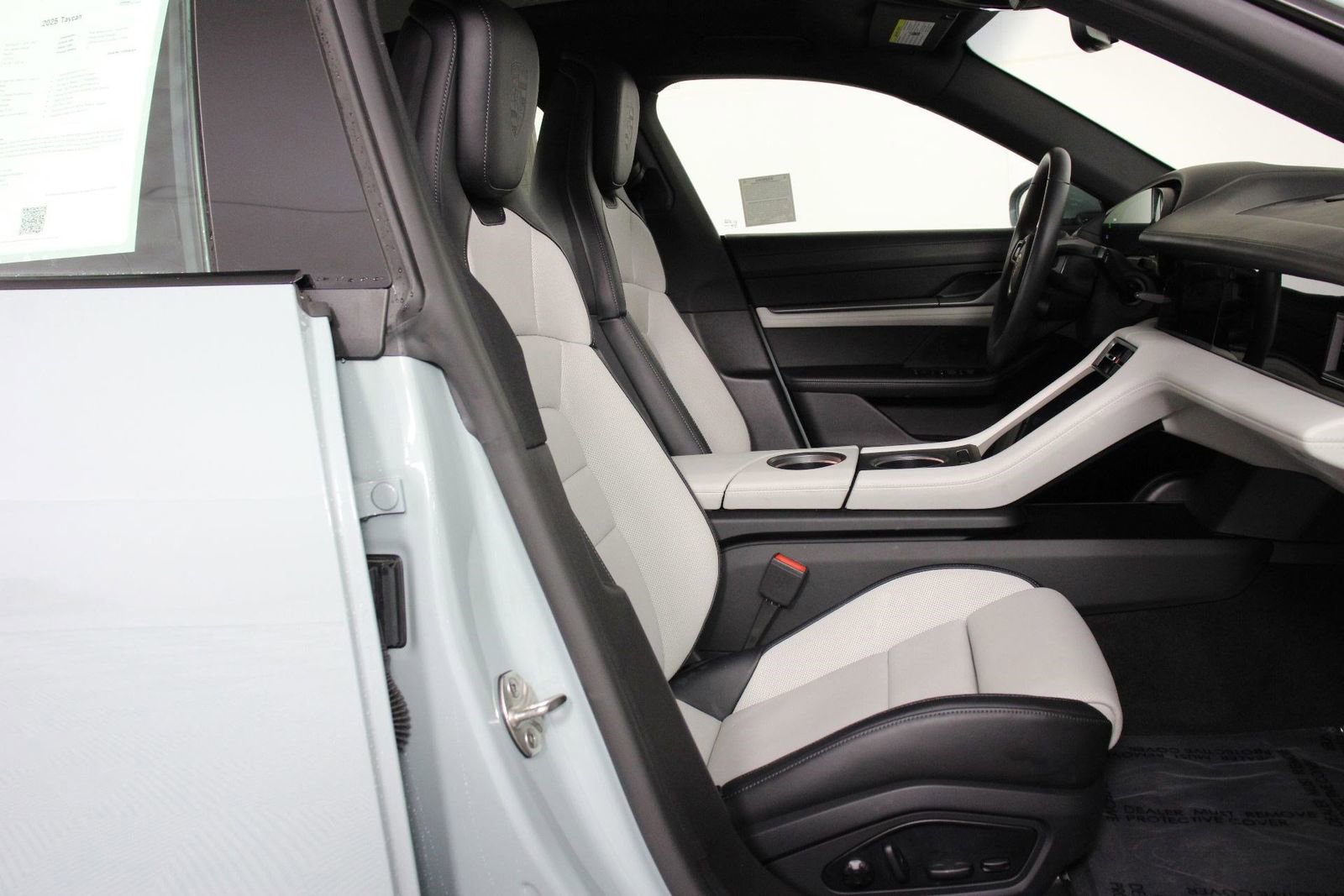 Certified 2025 Porsche Taycan image 29