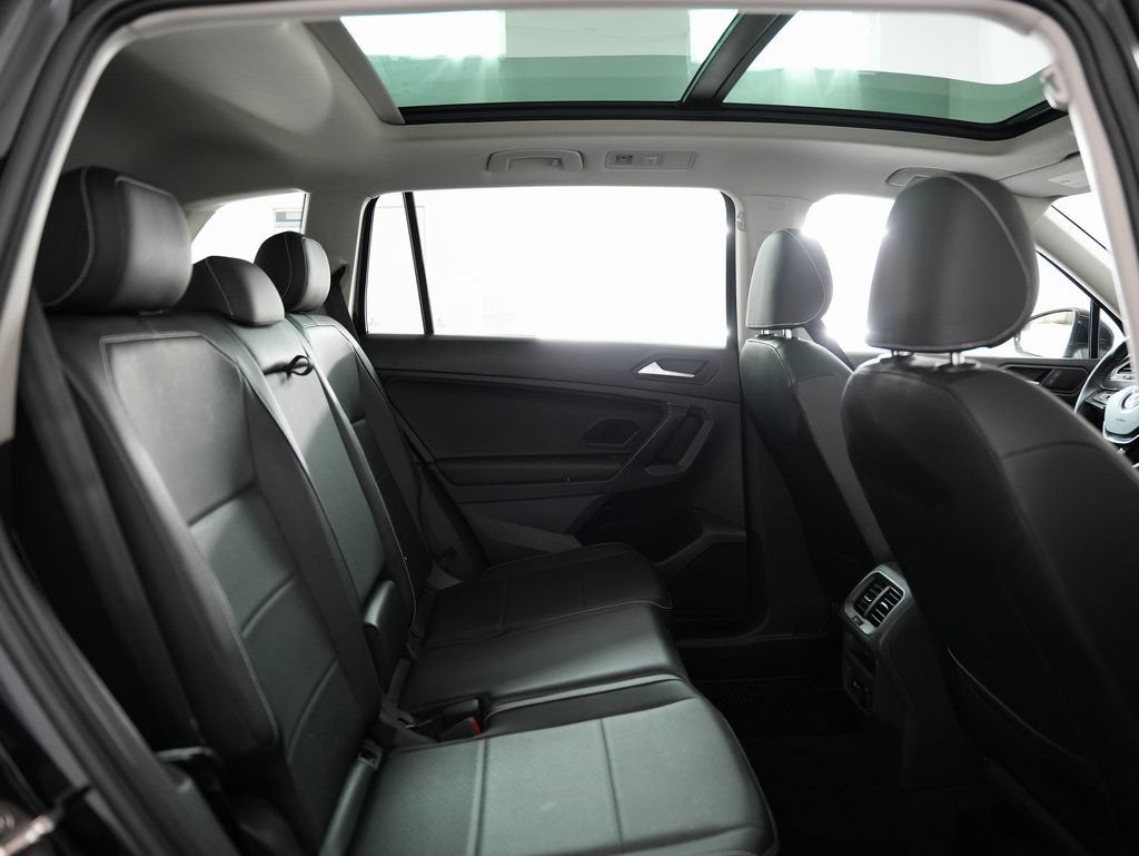 Used 2021 Volkswagen Tiguan SE w/ Panoramic Sunroof Package AWD/4WD image 43