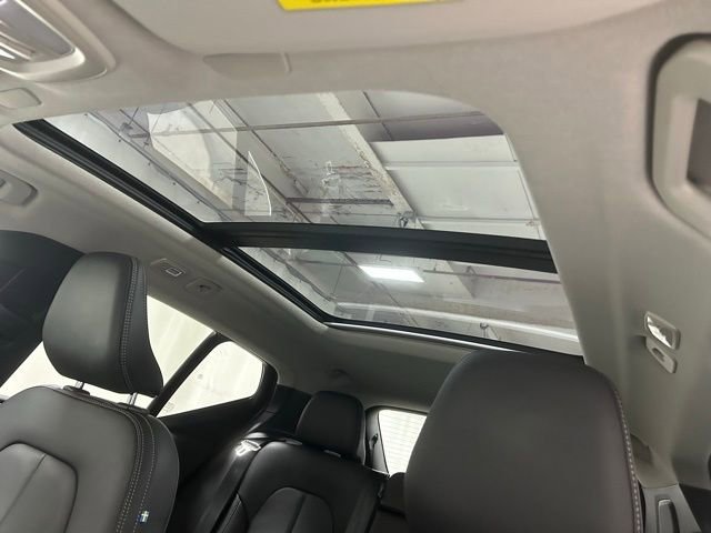 Used 2025 Volvo XC40 B5 Core AWD/4WD image 21