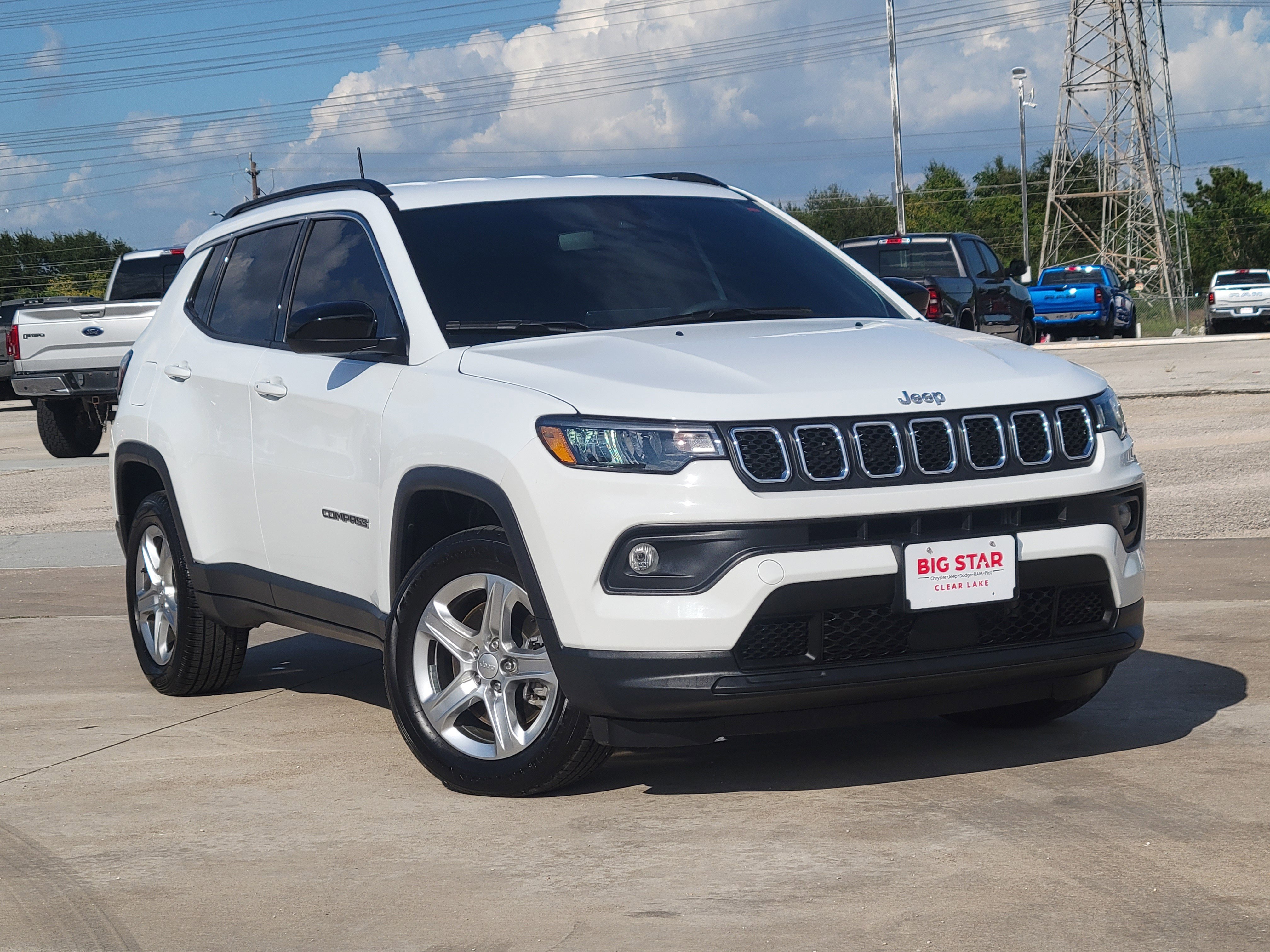 Used 2023 Jeep Compass Latitude image 2