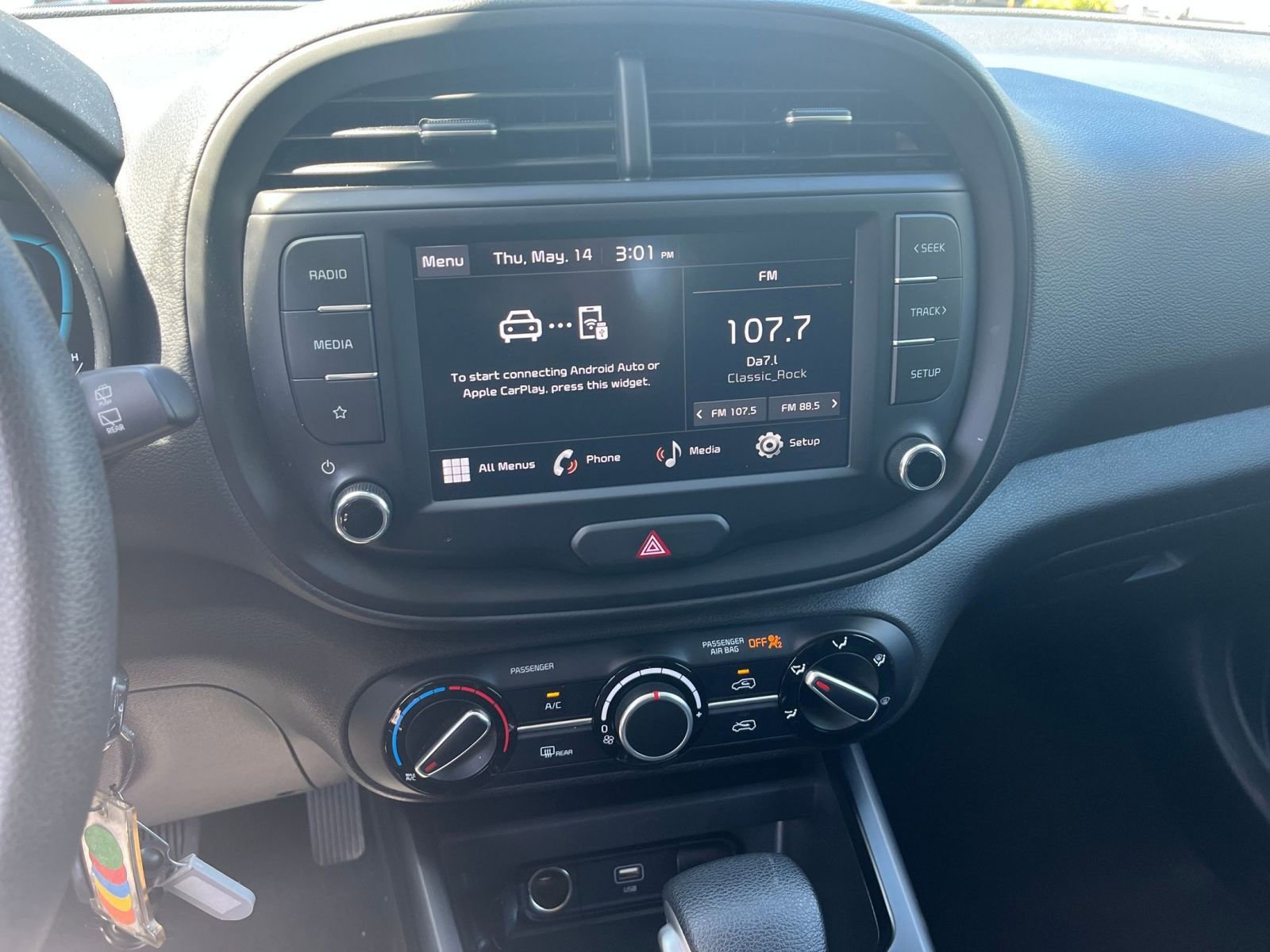 Used 2025 Kia Soul LX w/ LX Technology Package FWD image 17