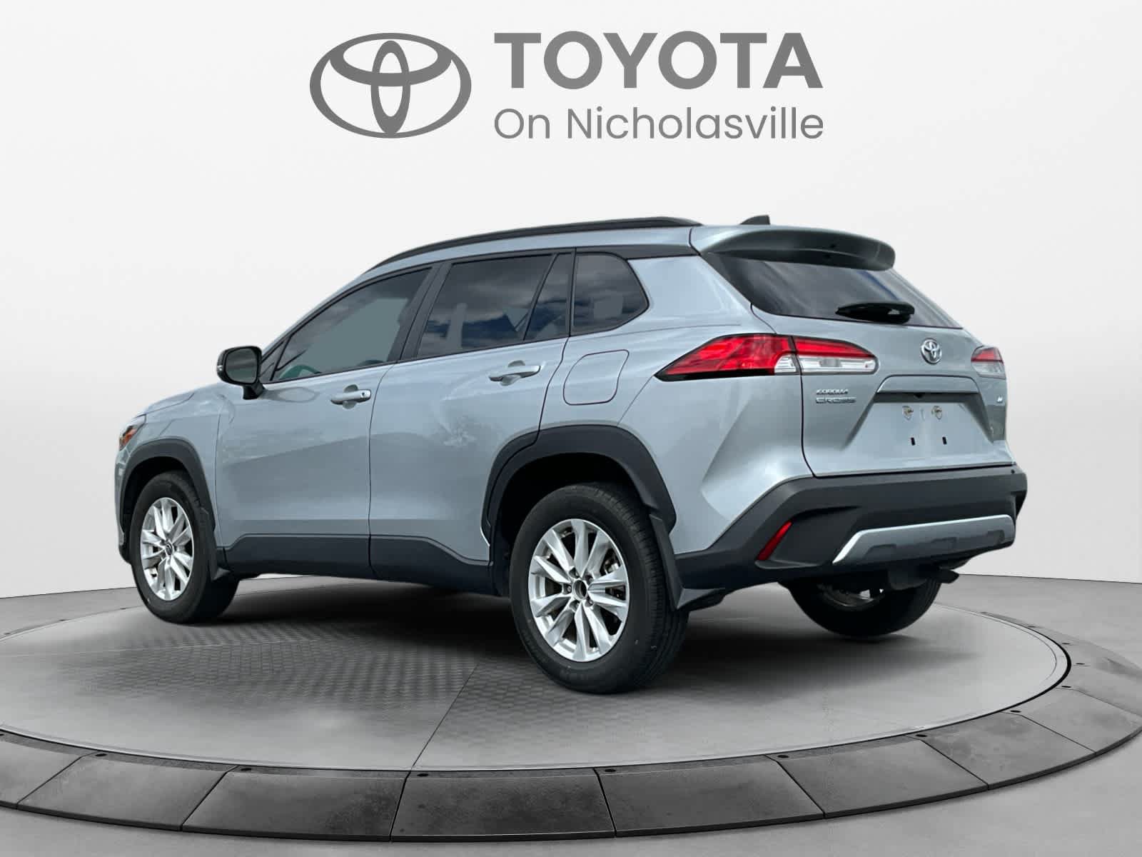 Used 2025 Toyota Corolla Cross LE w/ Moonroof Package FWD image 3
