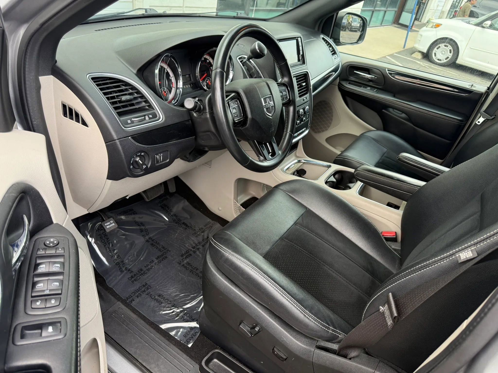 Used 2018 Dodge Grand Caravan SXT FWD image 11